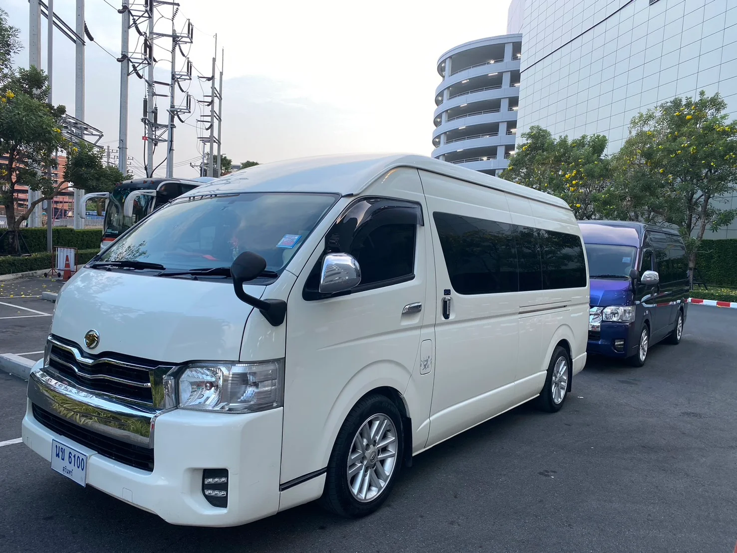 3. Airport Transfer — บริการรับ–ส่งสนามบิน